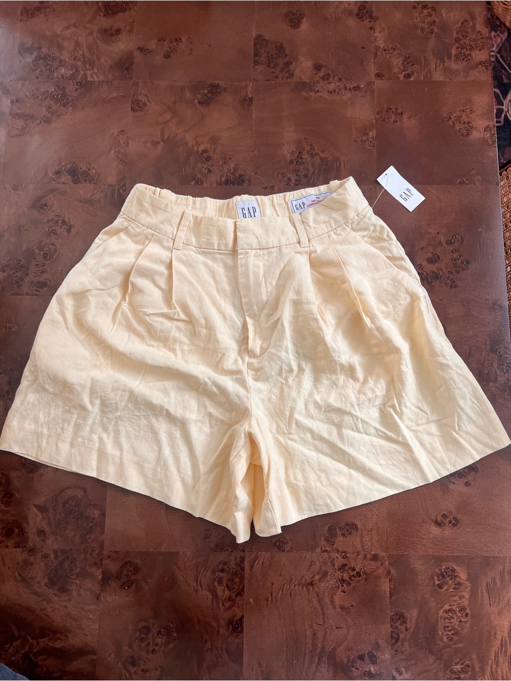 GAP Women's Light Cream Pleated Linen-Blend high rise Shorts